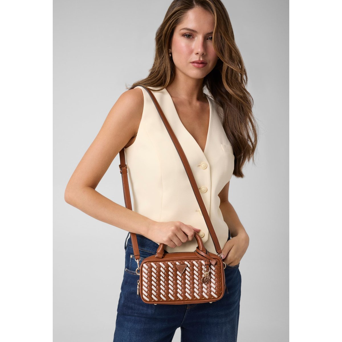 Sac Bandoulière Kora marron, GUESS