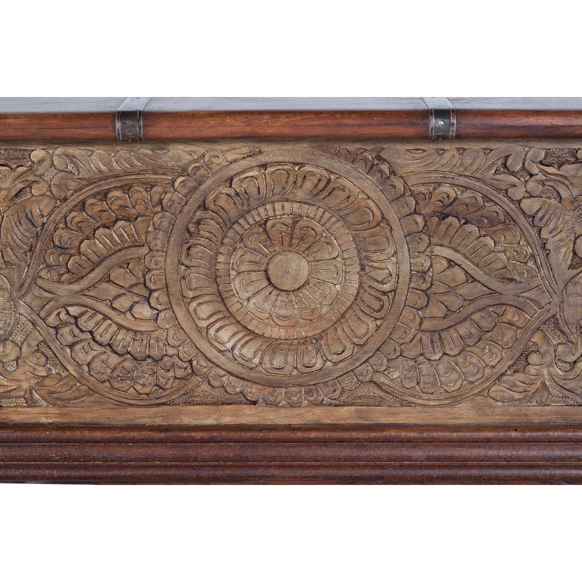 Coffre marron, DECORATION D’AUTREFOIS