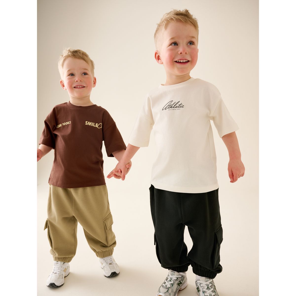 T-shirt et pantalon de jogging, 4 pièces marron/crème, NEXT