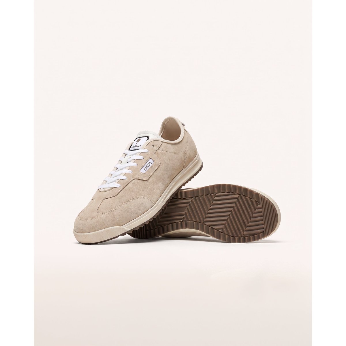 Baskets basses en cuir suédé beige, FAGUO