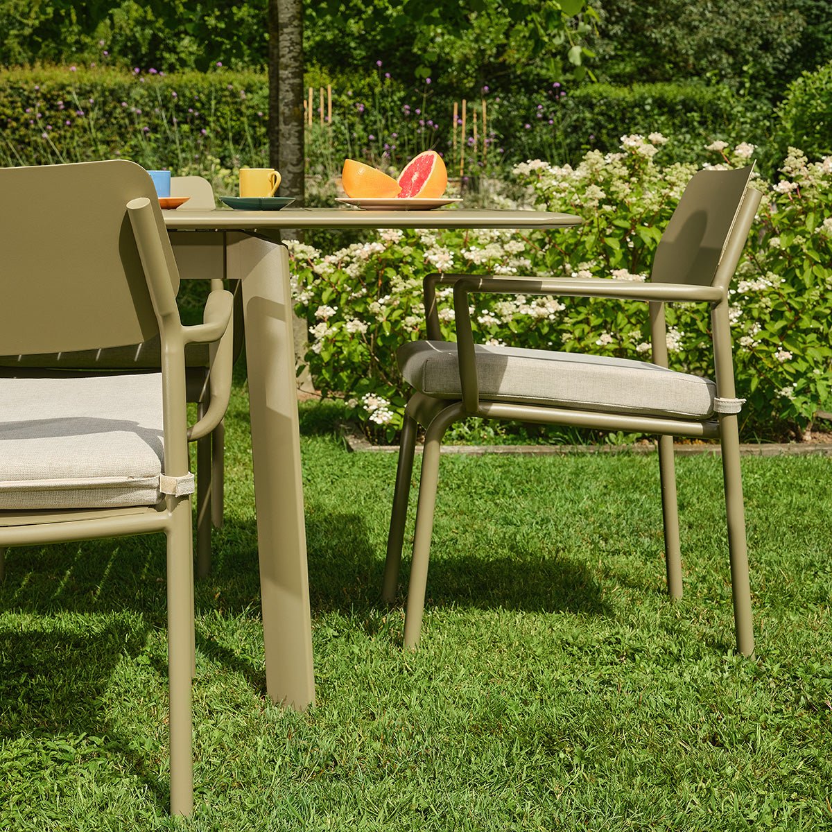 Salon de jardin aluminium kaki 6/10 pers. SARO kaki_clair, BERAH GETAH
