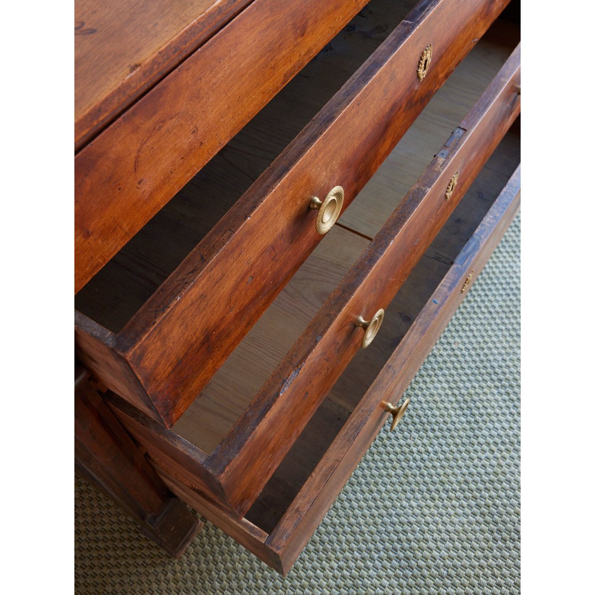 Commode empire en bois massif Garance N°769 - Bon état bois foncé, DEBONGOUT
