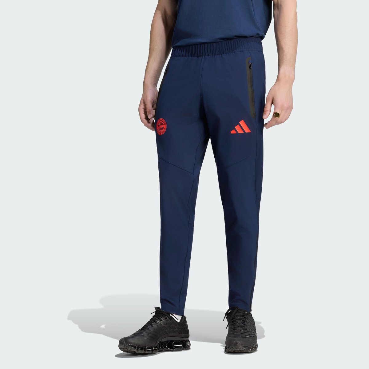 Pantalon Fc Bayern Munich Tiro Travel Pantalon Fc Bayern Munich Tiro Travel night indigo / hi-res red, adidas Performance