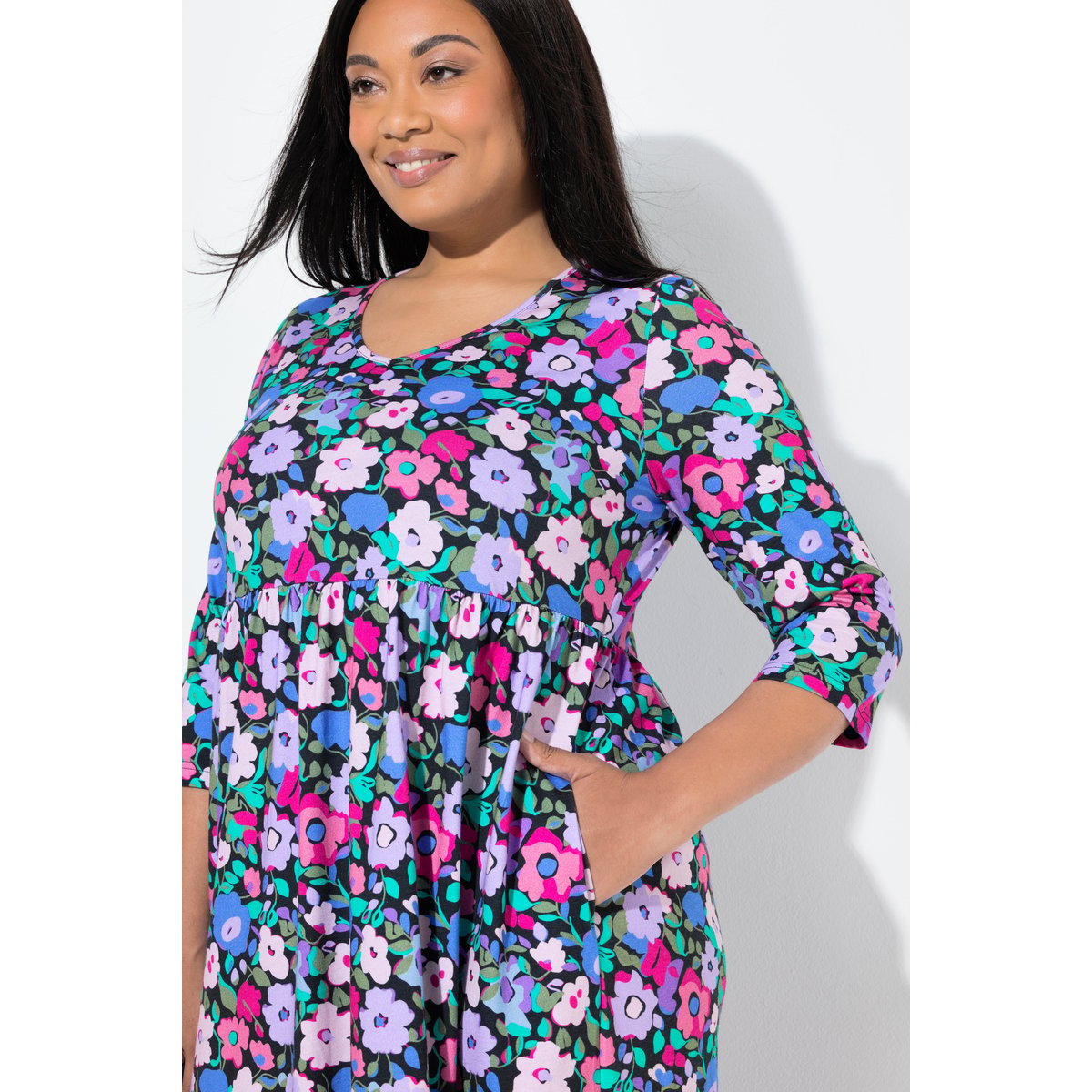 Robe maxi en jersey, motif floral noir, ULLA POPKEN
