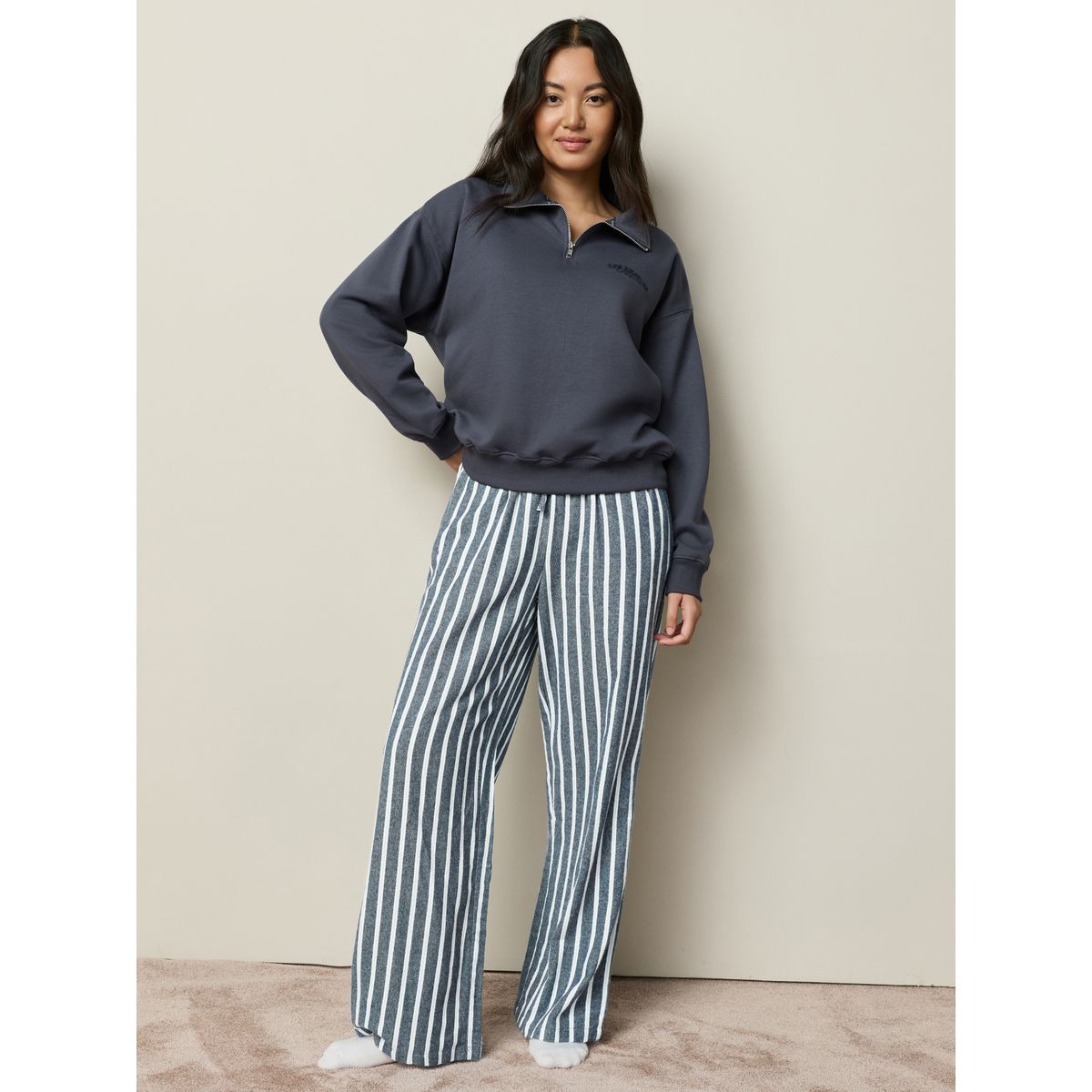 Pyjama en flanelle et sweat semi-zippé bleu marine rayé, NEXT