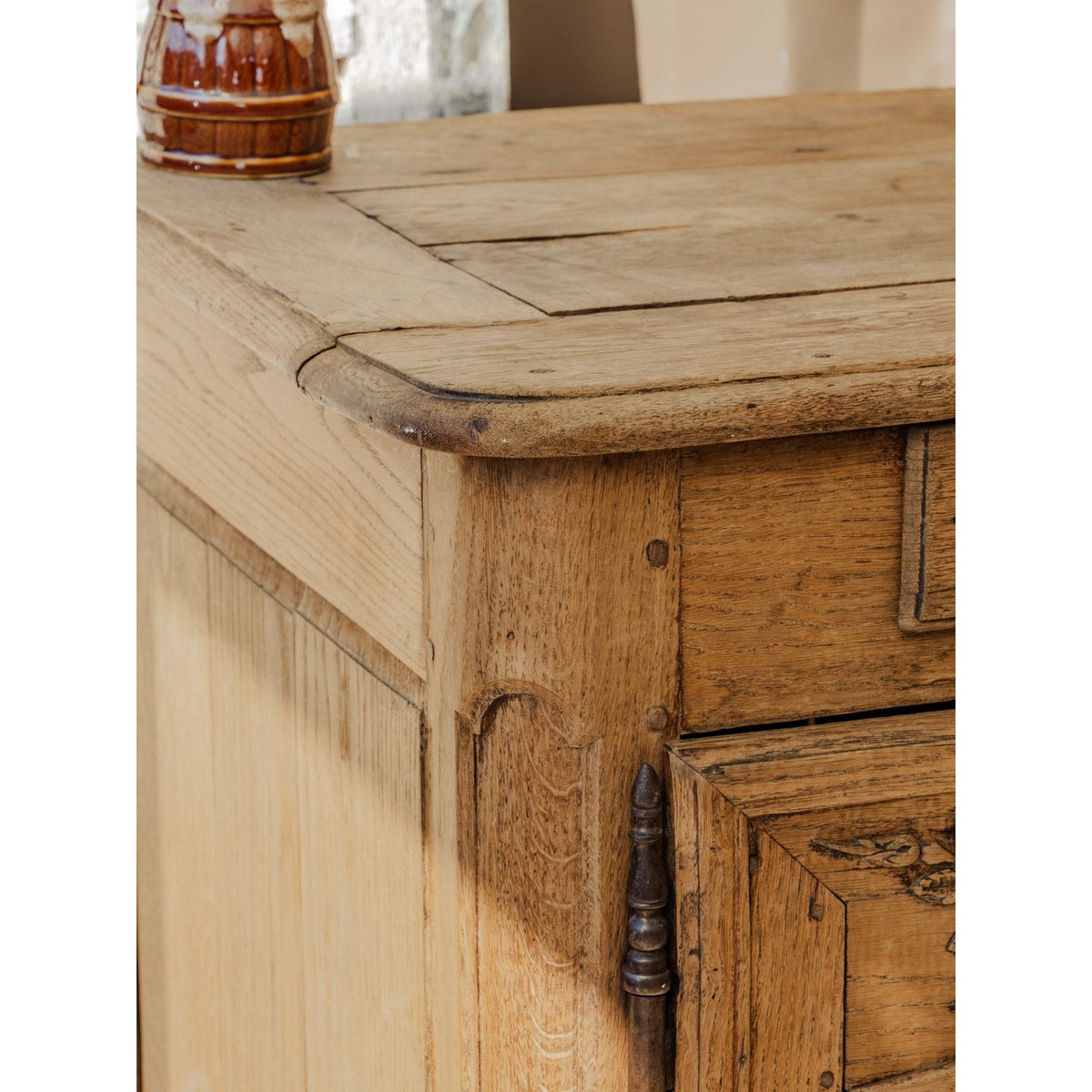 Grand buffet en bois Gilbert N°1543 - Bon état bois clair, DEBONGOUT