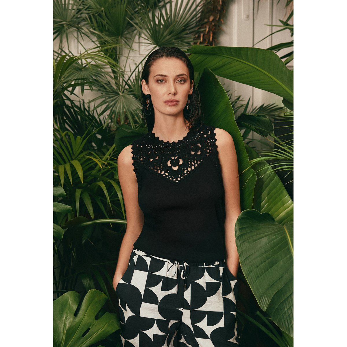 T-shirt patchwork sans manches noir, BETTY & CO