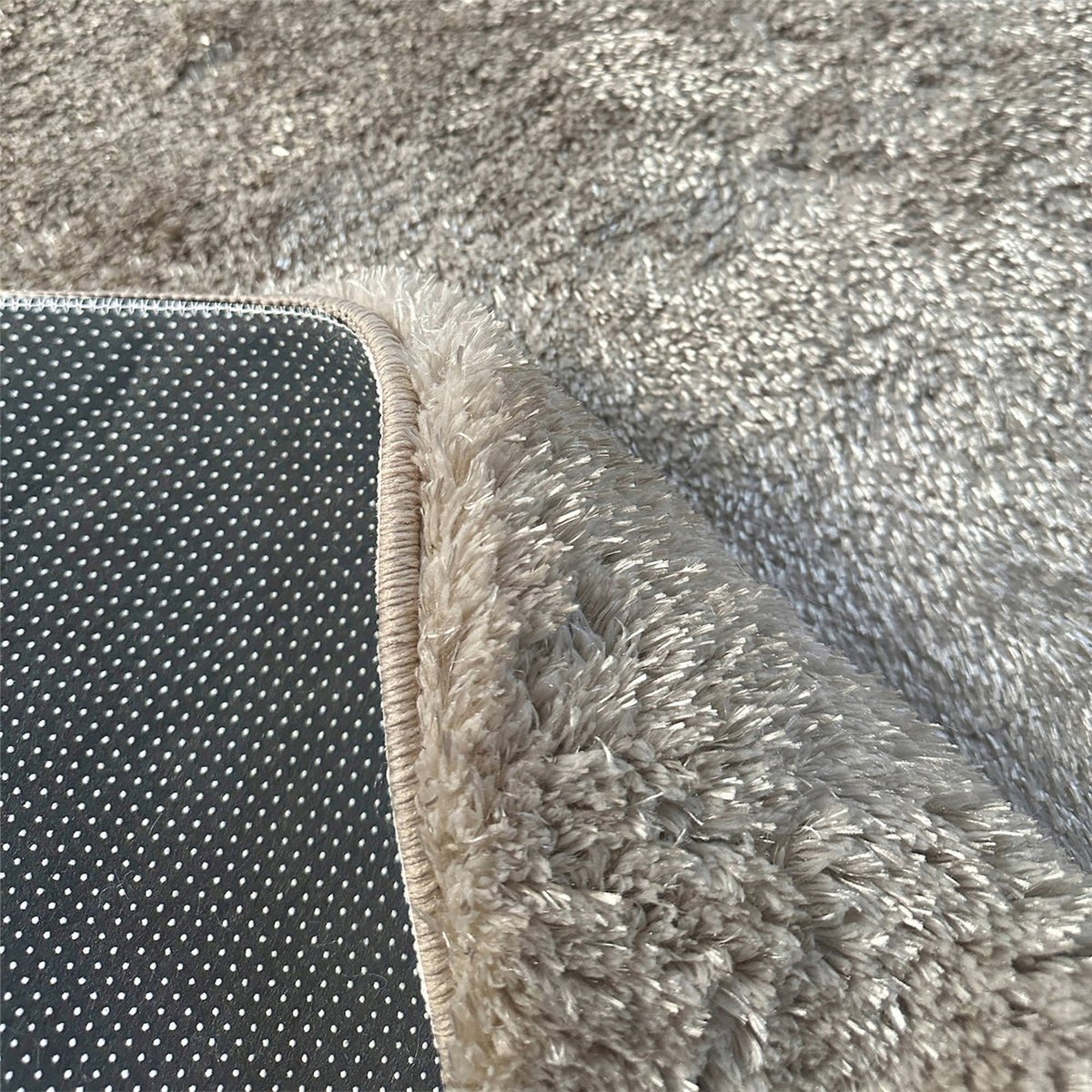 Tapis galet au relief fluide beige, RECOLLECTION