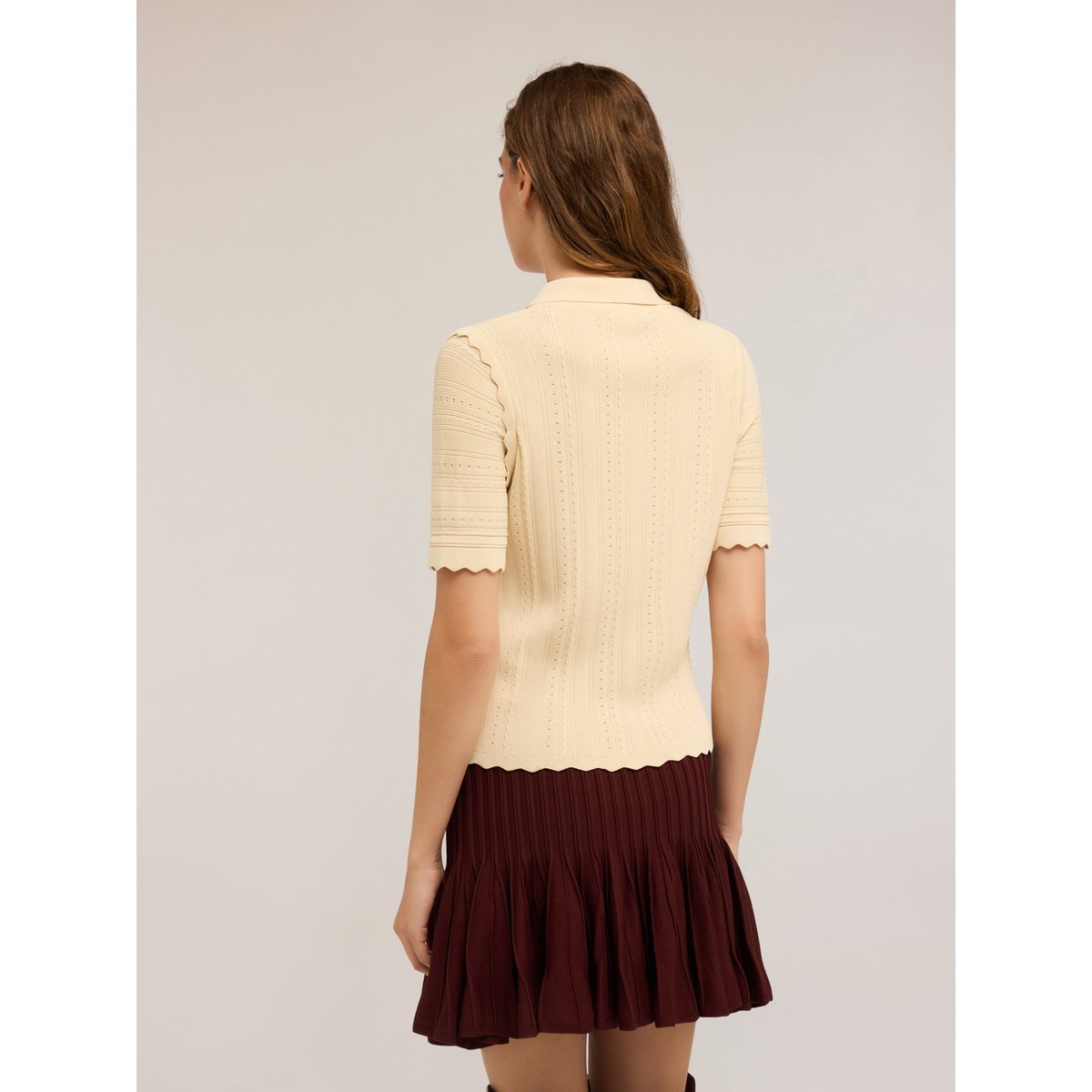 Polo beige, MOTIVI