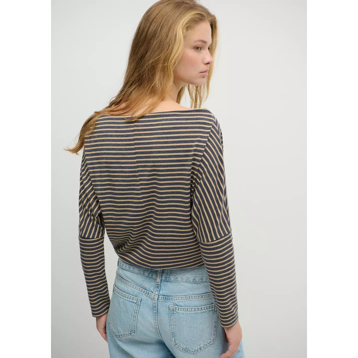 T-shirt rayé épaule dénudée bleu marine, MANGO TEEN