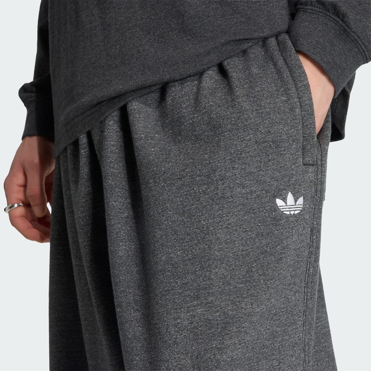 Pantalon Ourlet Ouvert Baggy Chiné Trèfle Essentials Pantalon Ourlet Ouvert Baggy Chiné Trèfle Essentials dark grey heather, adidas Originals