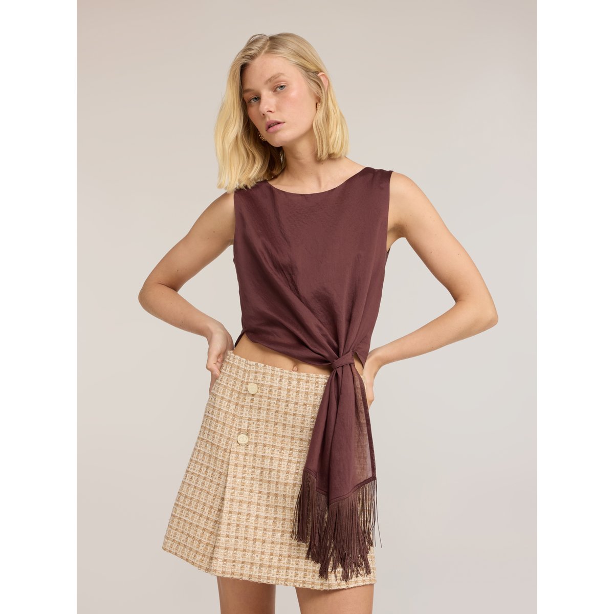 Top avec nœud et franges marron, MOTIVI