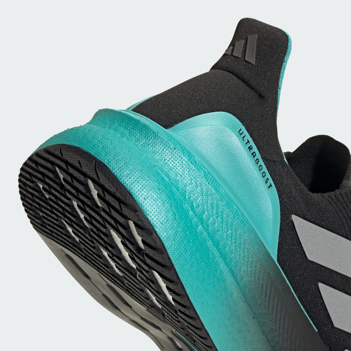 Chaussure Ultraboost 5 Mercedes Amg Petronas F1 Team Chaussure Ultraboost 5 Mercedes Amg Petronas F1 Team core black / silver metallic / semi mint rush, adidas Performance