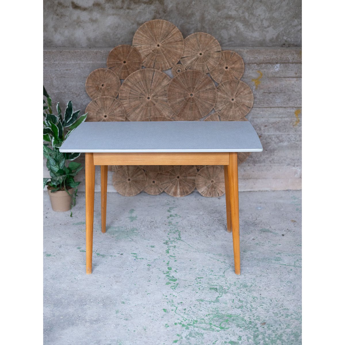 Table à manger scandinave Karla N°1289 - Bon état bois clair, DEBONGOUT