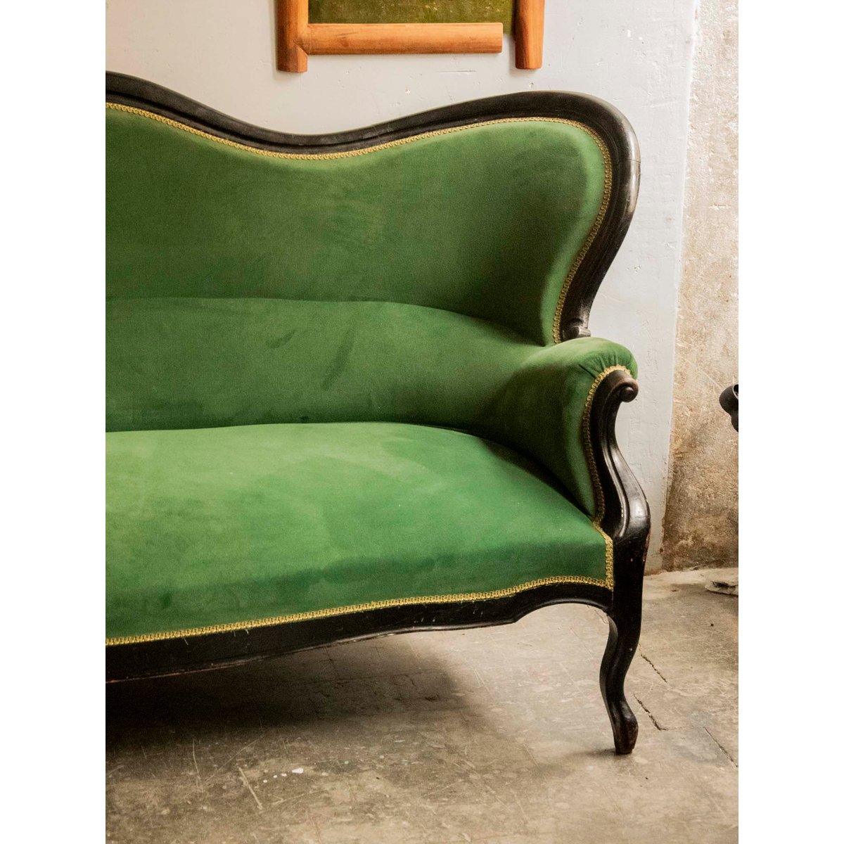 Banquette au style Louis-Philippe en velours retapissé Martine N°57 - Bon état vert foncé, DEBONGOUT