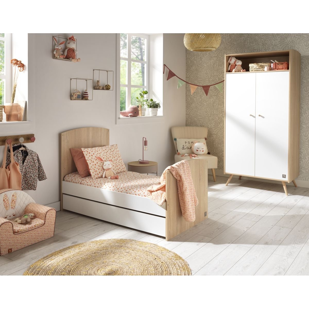 Chambre bébé trio: Lit bébé 70x140 évolutif, commode à langer 3 tiroirs et armoire 2 portes décor bois chêne et blanc blanc/marron, SAUTHON