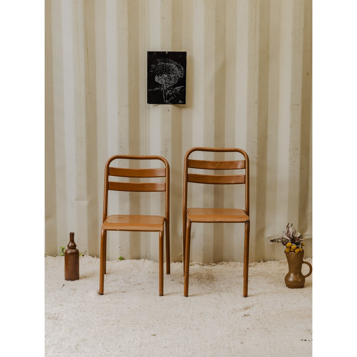 Paire de chaises en métal marron Claude N°1239 - Bon état marron, DEBONGOUT