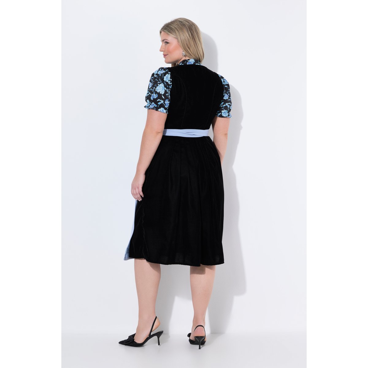 Dirndl en velours noir, ULLA POPKEN