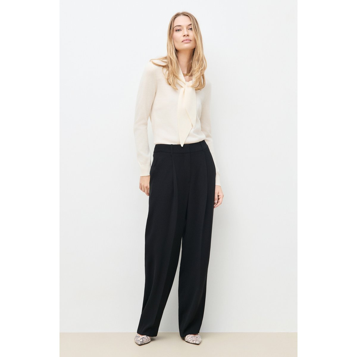 Pull droit col lavallière MYRIAM ecru, CAROLL