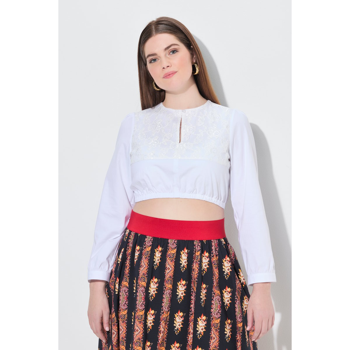 Chemisier traditionnel Dirndl. Dentelle et blanc neige, ULLA POPKEN