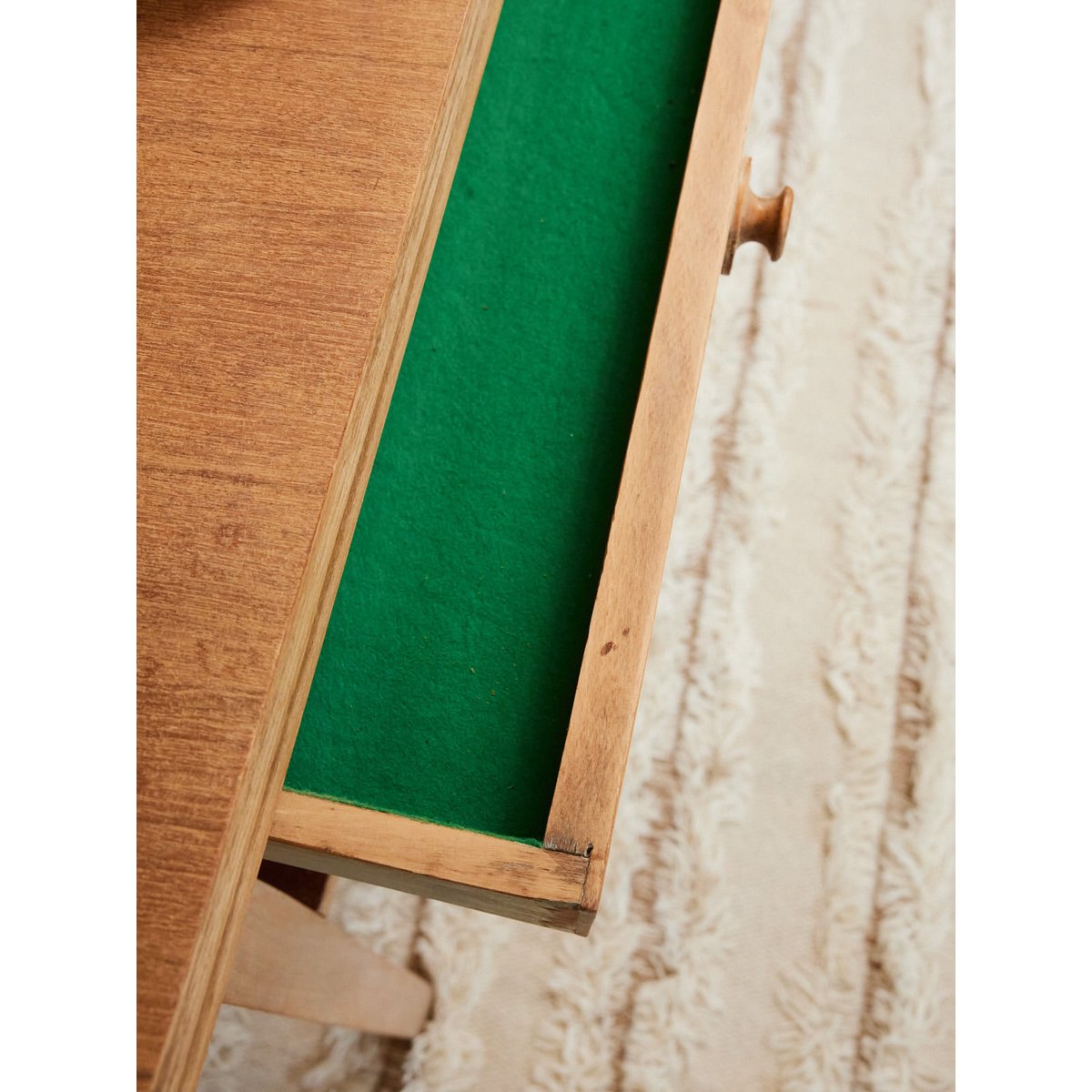 Table d'appoint en bois Francine N°1024 - Bon état bois clair, DEBONGOUT