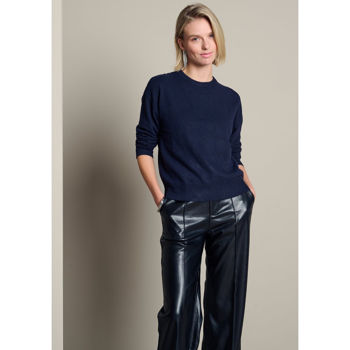 Pull doux à col rond bleu marine, LOLALIZA