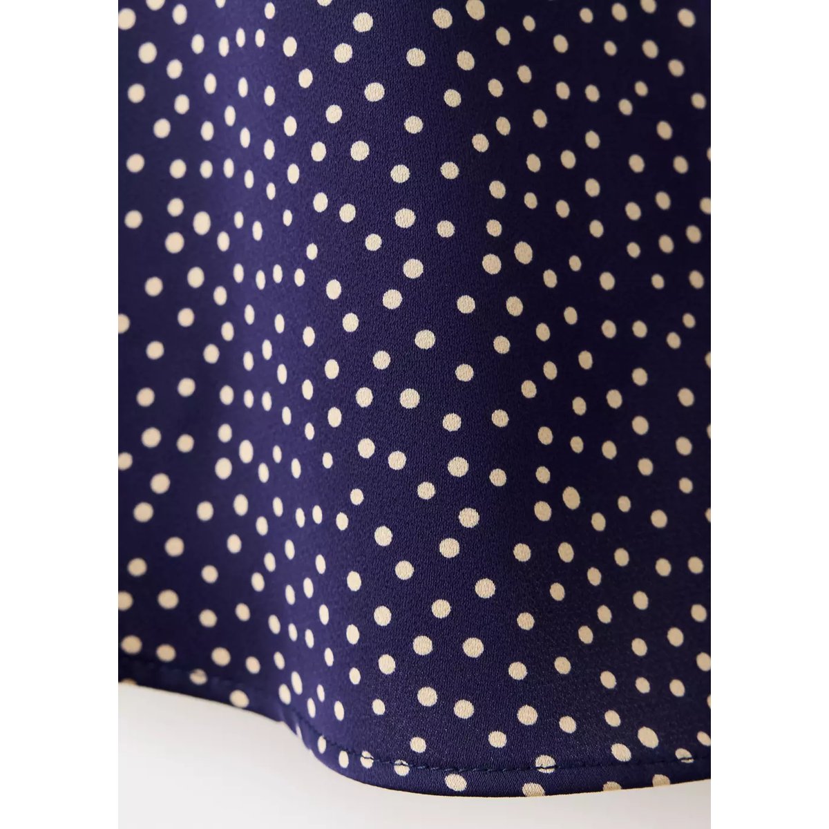 Chemise satinée pois bleu nuit, MANGO