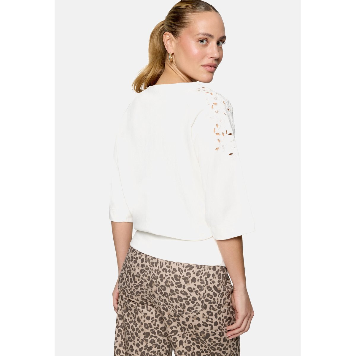 Sweat-shirt à broderies patch cream/cream, ZERO