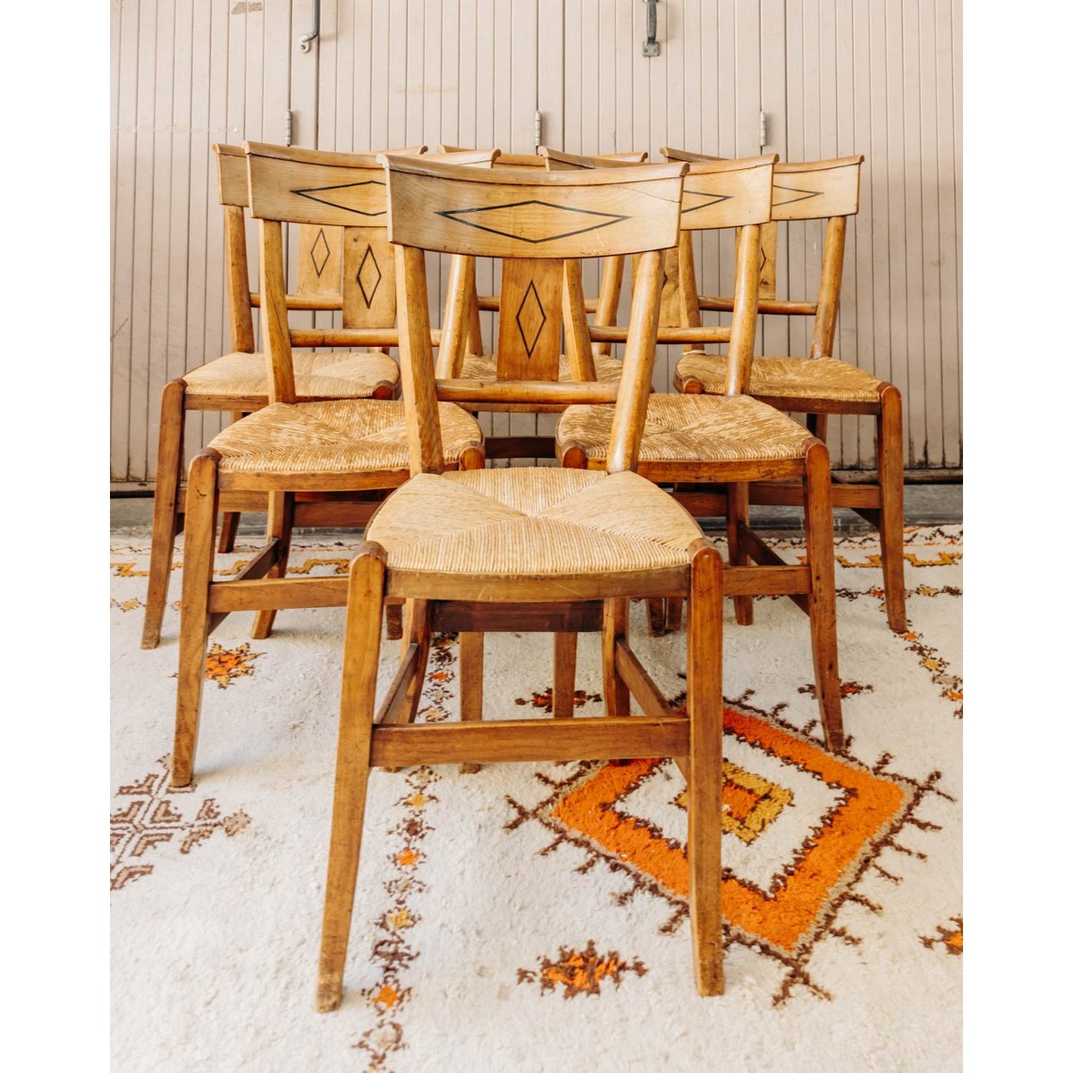 Lot de 6 chaises en cannage et bois sculpté Claude N°1613 - Bon état bois clair, DEBONGOUT