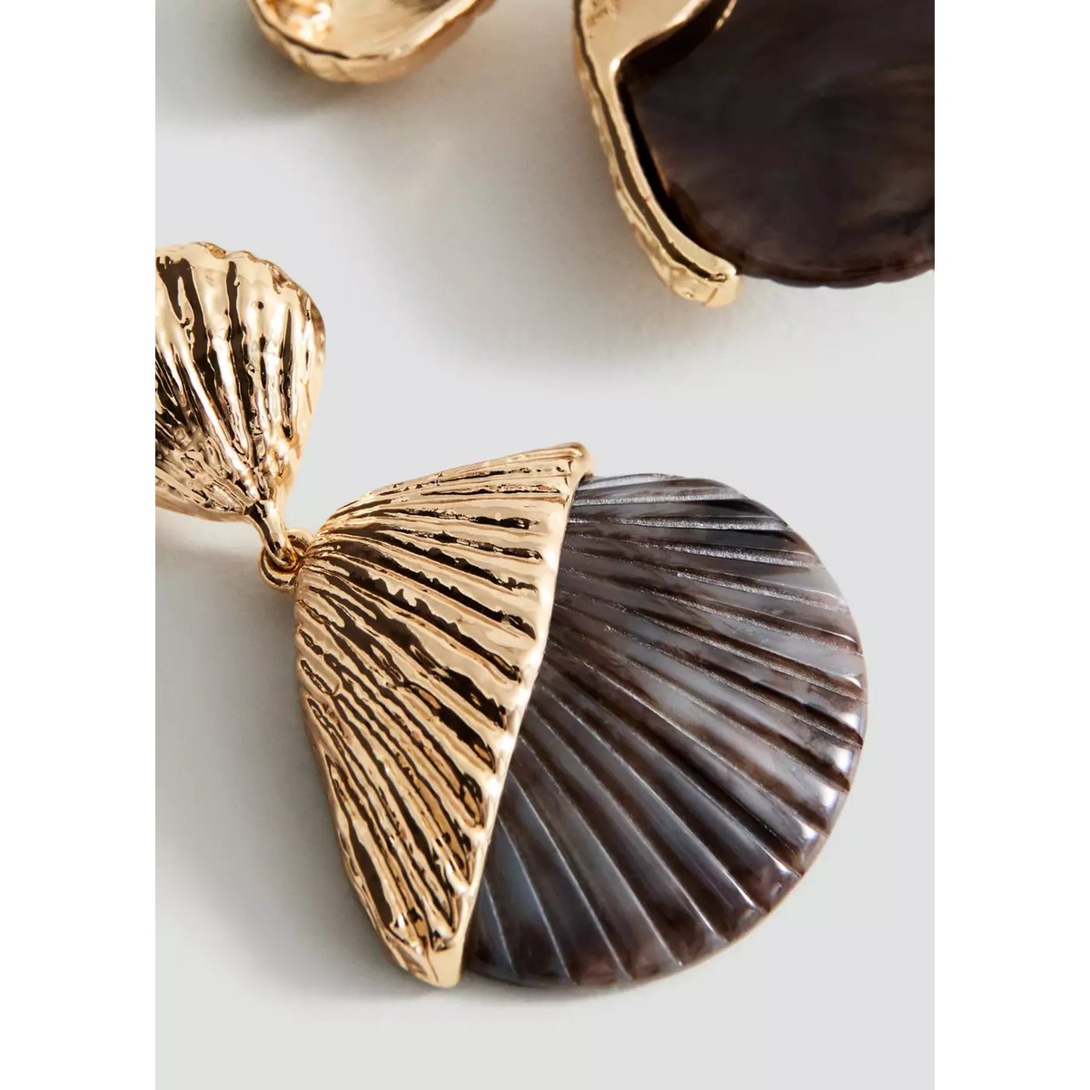 Boucles d’oreilles motif coquillage or, MANGO