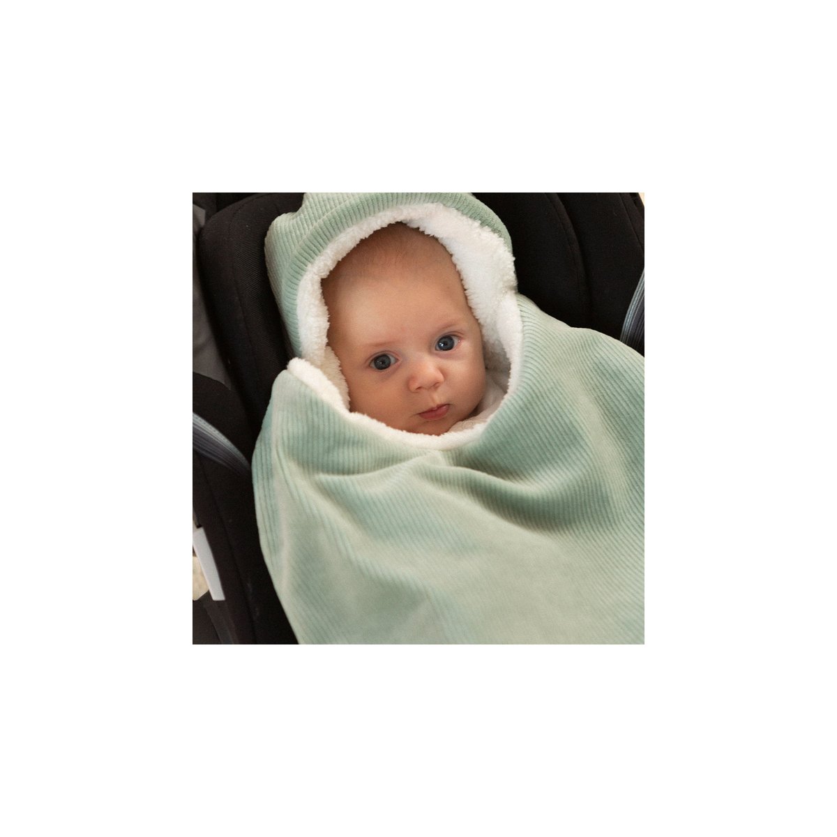Nid d'ange bébé vert, TROIS KILOS SEPT