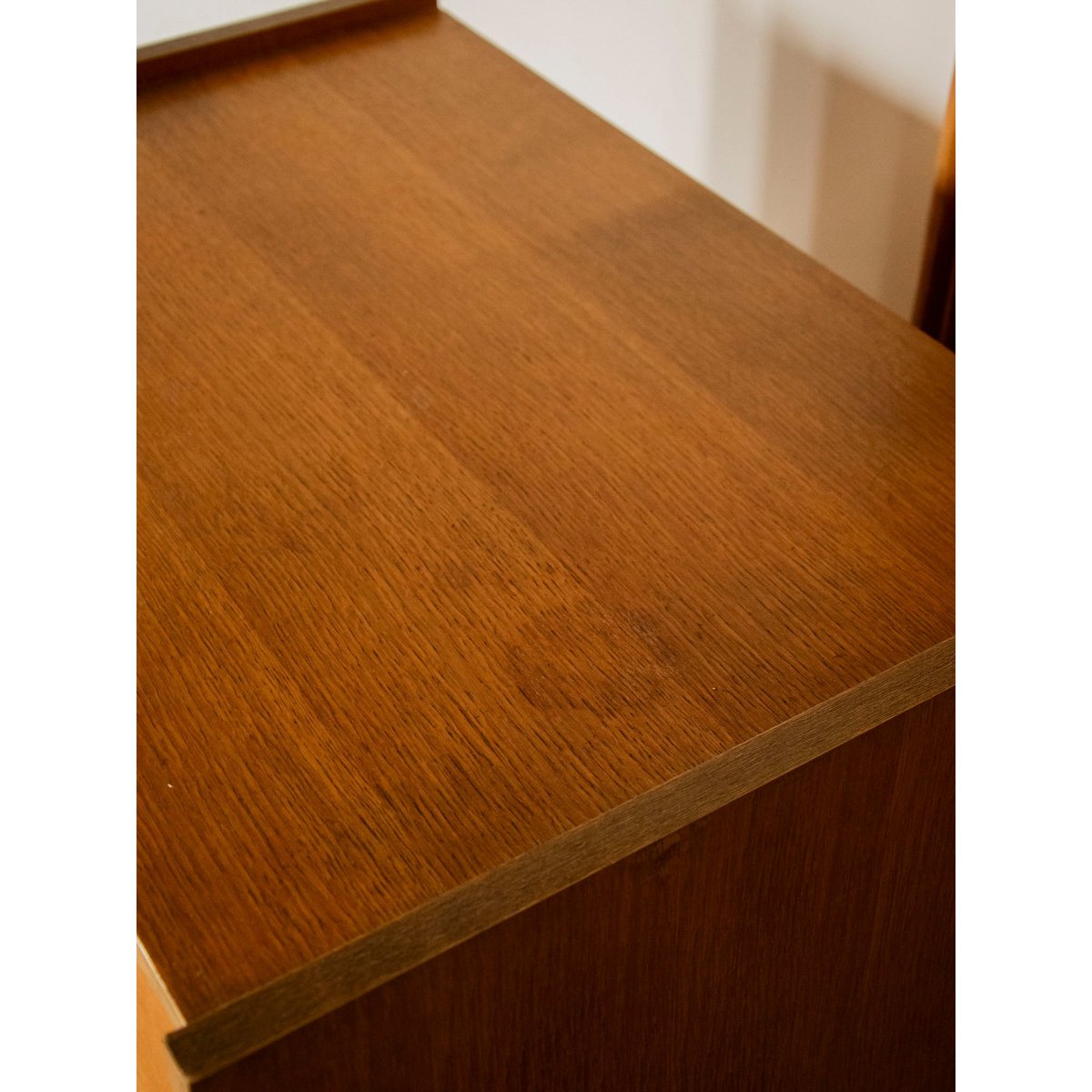 Commode scandinave aux poignées brutalistes Olga N°1076 - Bon état bois clair, DEBONGOUT