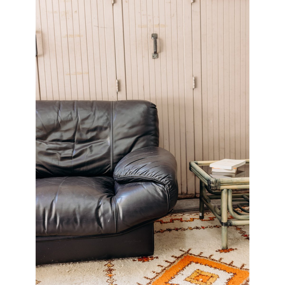 Fauteuil élégant en cuir noir Jakob N°1374 - Bon état noir, DEBONGOUT