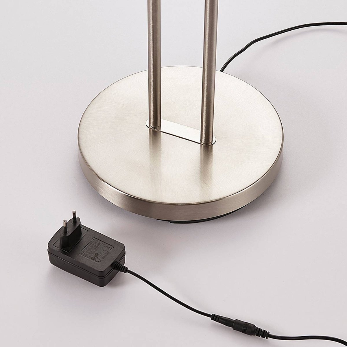 Lampadaire en métal moderneLED, Jonne nickel satiné, LINDBY