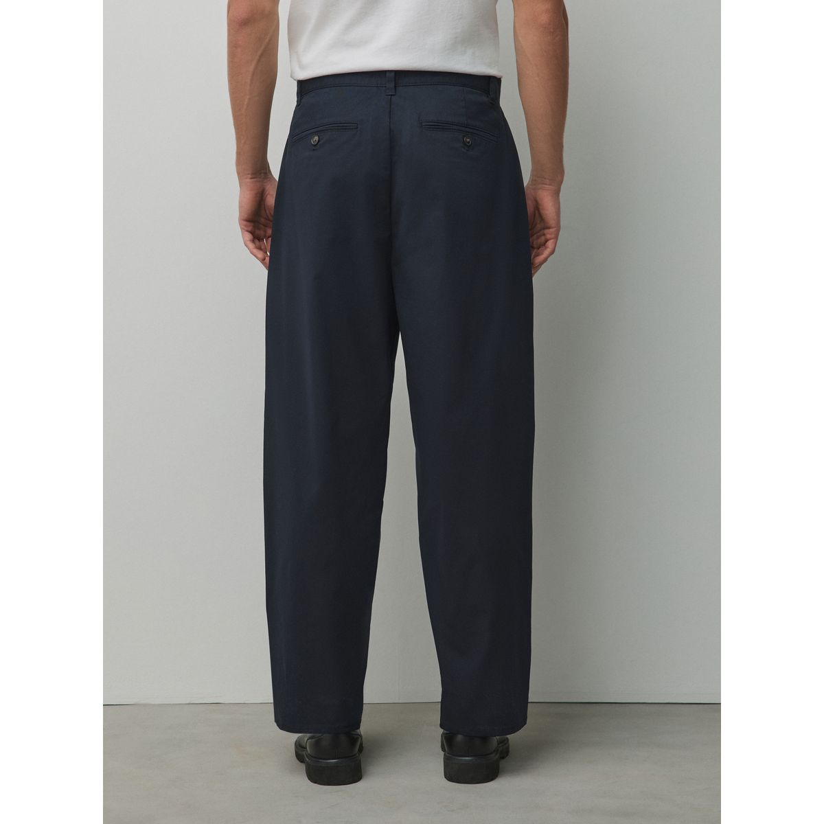 Pantalon chino stretch en coton majoritaire bleu marine, NEXT