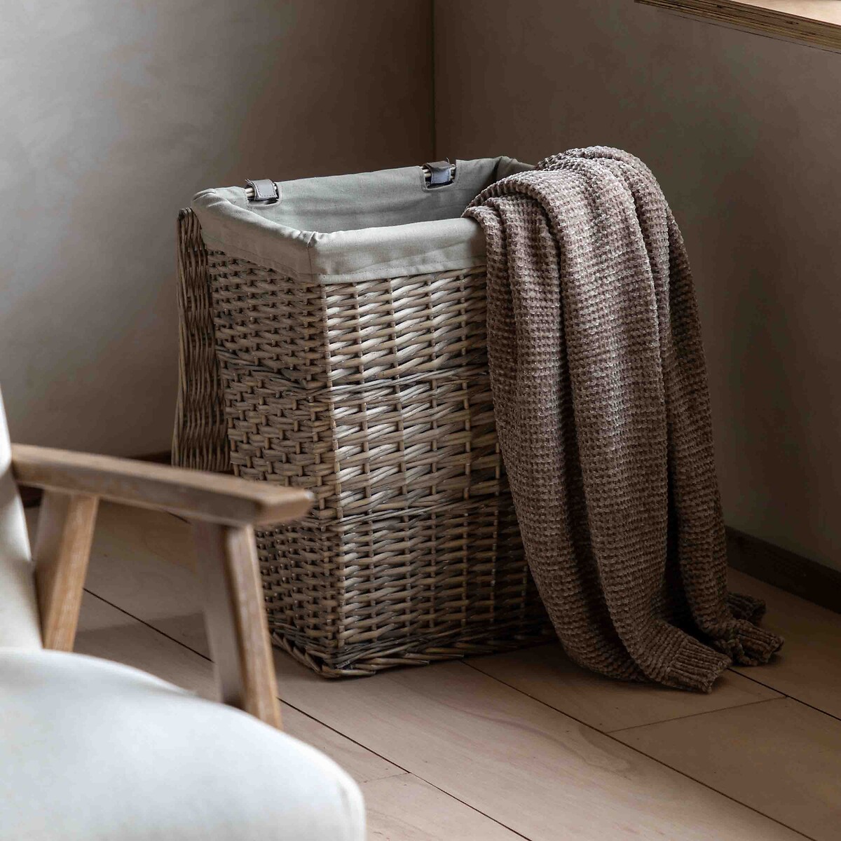 Lined Laundry Basket in Grey brown , ÉDITÉ