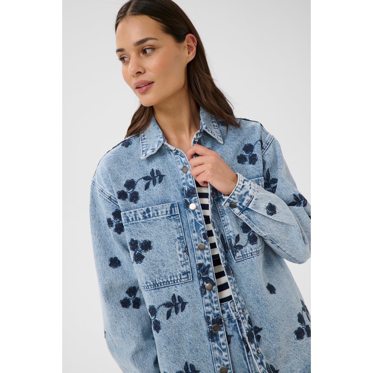 Veste bleu blue denim w/navy flower emb., KAFFE