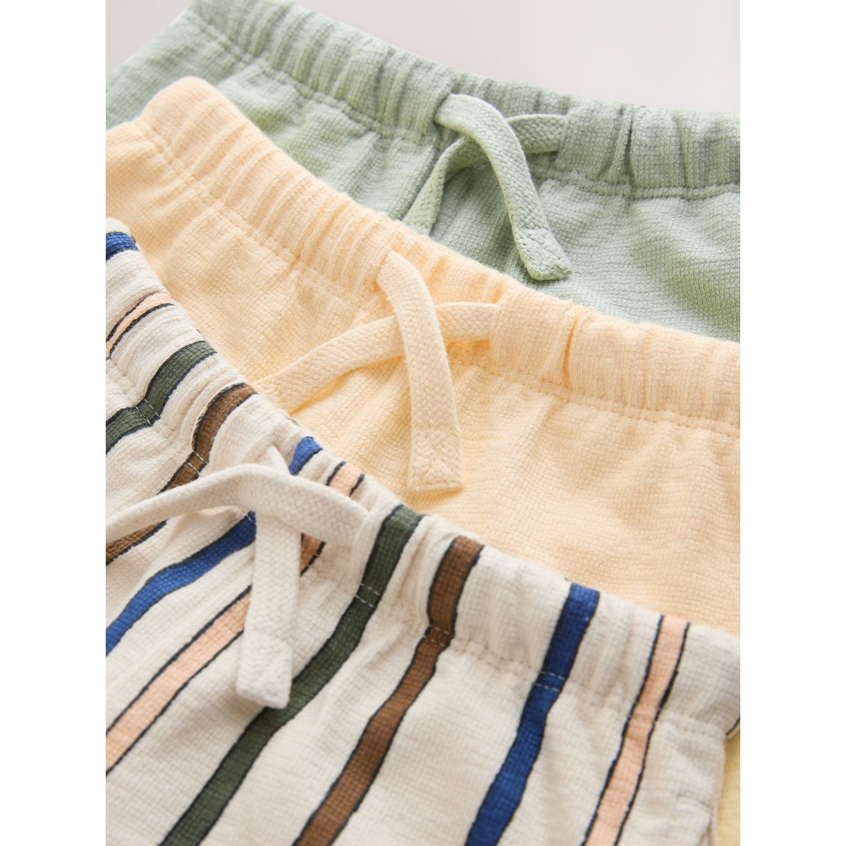 Shorts texturés, lot de 3 rayures vert sauge, jaune tendre et pastel, NEXT