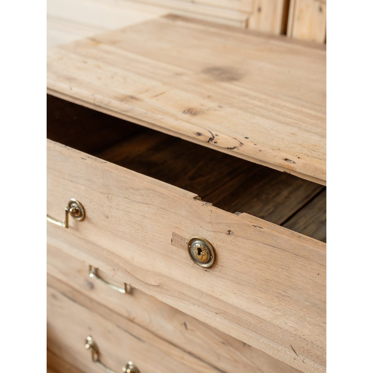 Commode en noyer Garance N°705 - Bon état bois clair, DEBONGOUT
