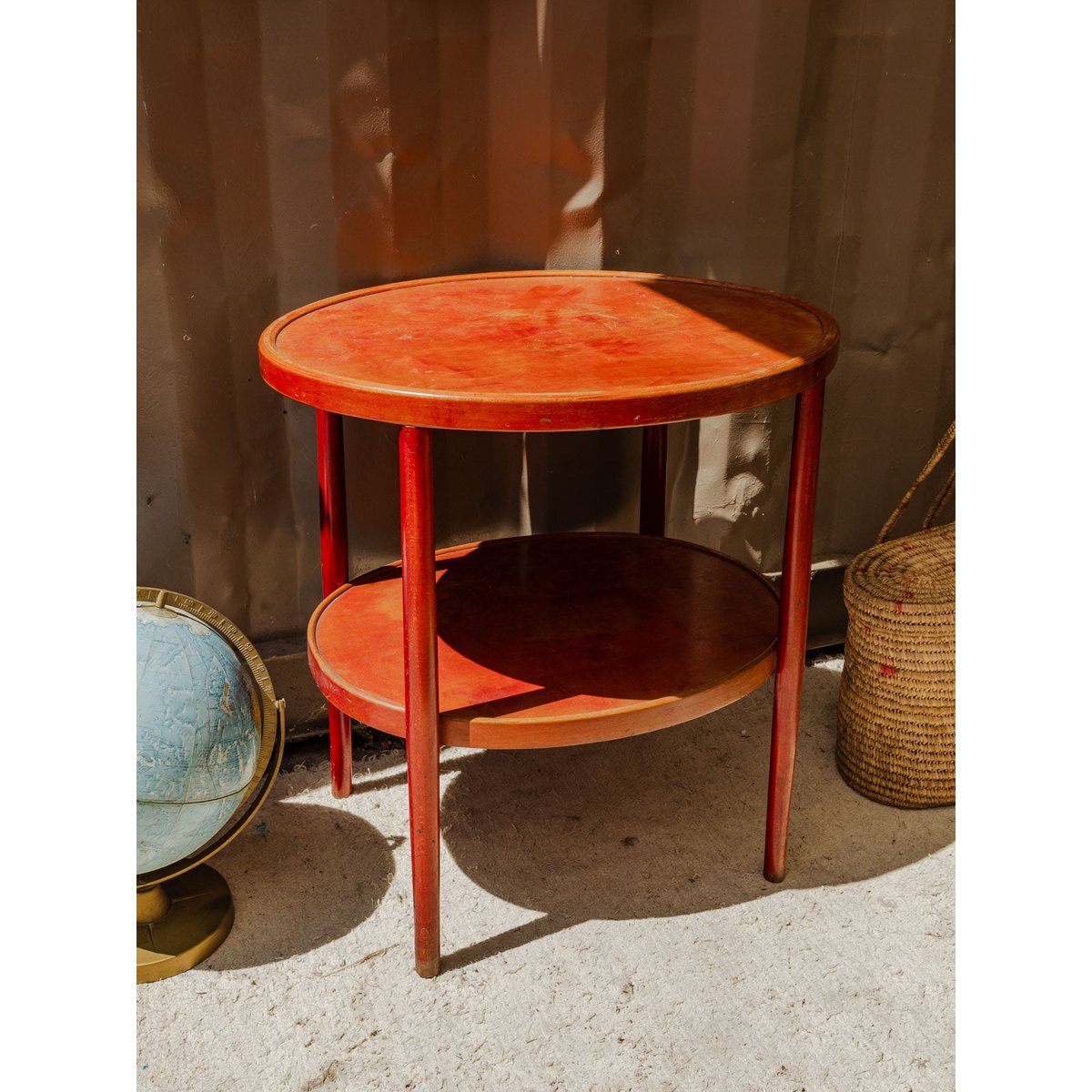 Table d'appoint en bois rouge Francine N°1078 - Bon état rouge, DEBONGOUT