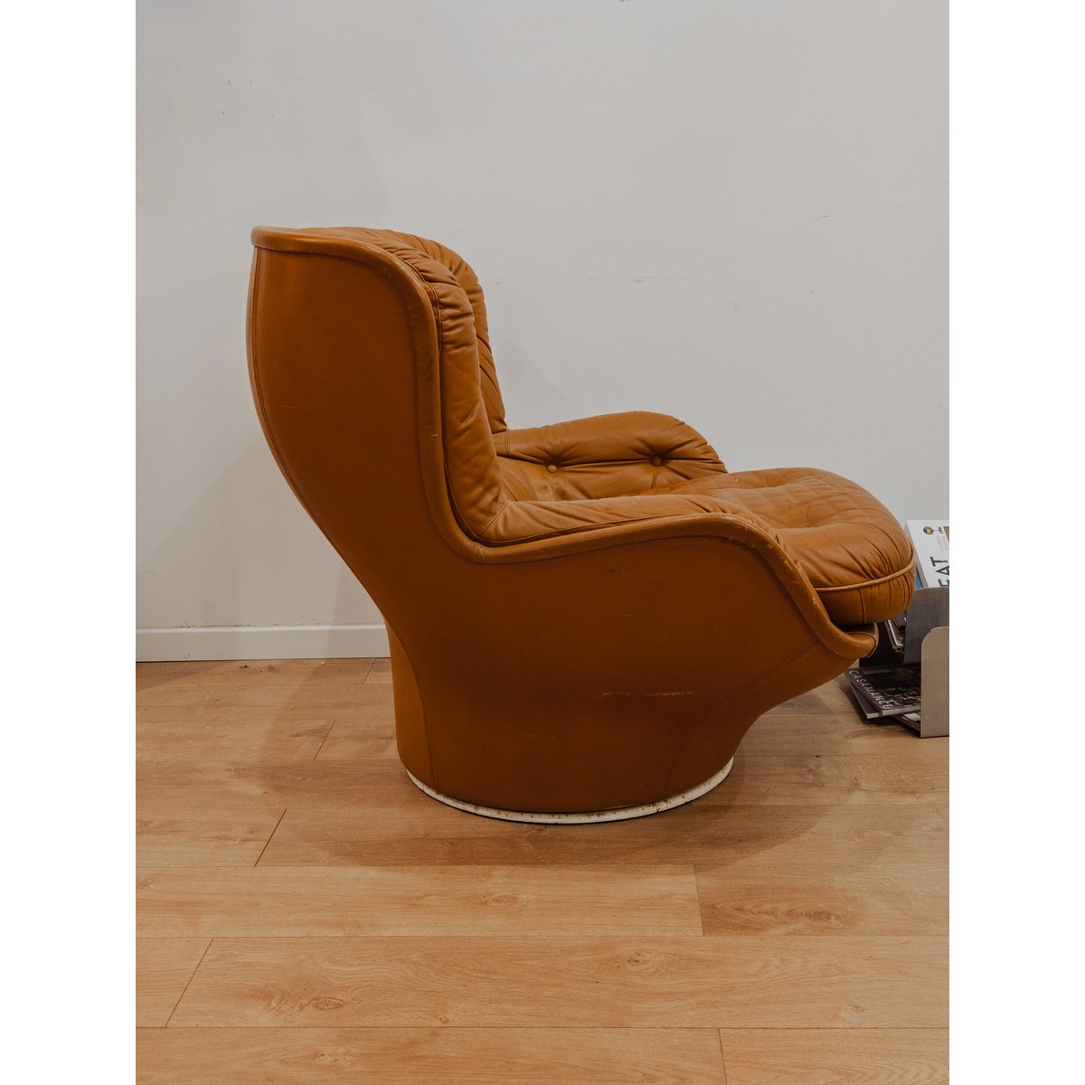 Fauteuil en cuir pivotant Jakob N°860 - Bon état marron, DEBONGOUT