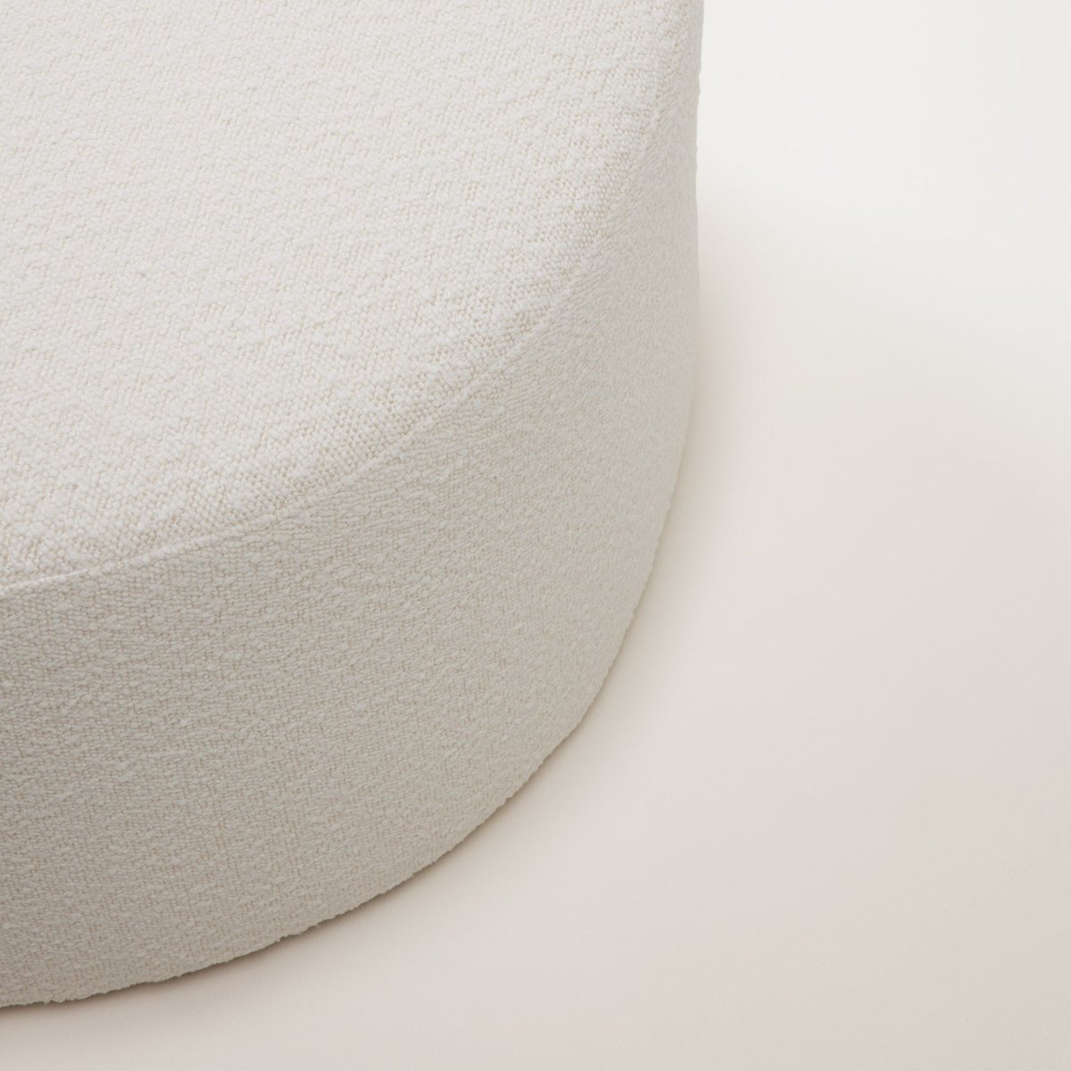 Pouf en bouclette à l'aspect laineux JULIKA sym écru bouclé, MADURA
