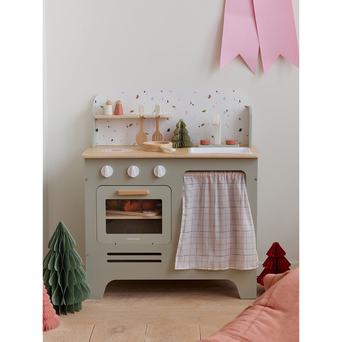 Cuisine en bois FSC® avec accessoires vert sauge, VERTBAUDET