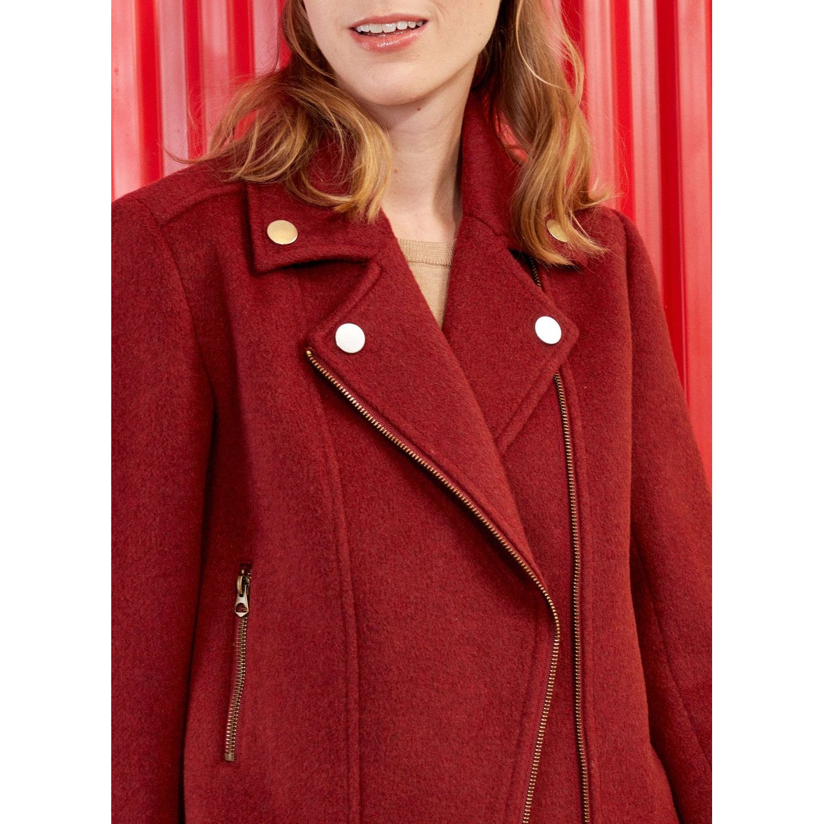 Veste perfecto motif MAJDI rouge ruby, LA FIANCÉE