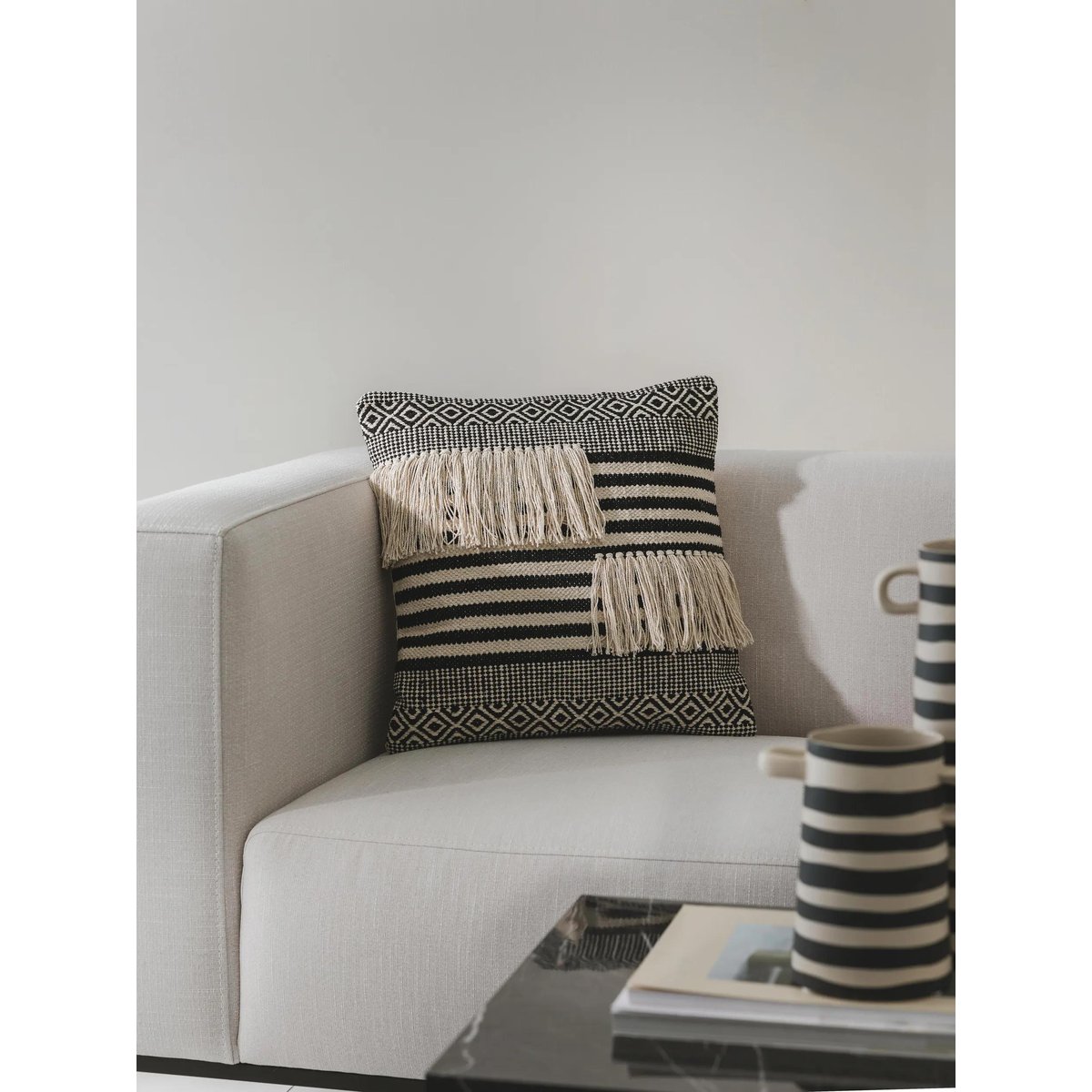 Housse de coussin tissé main DEJA noir/blanc, BENUTA