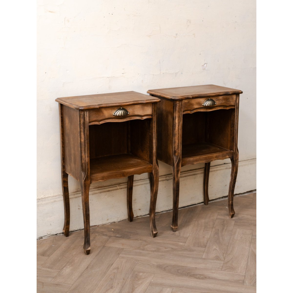 Paire de tables de chevet en bois Maïa N°1624 - Bon état bois foncé, DEBONGOUT