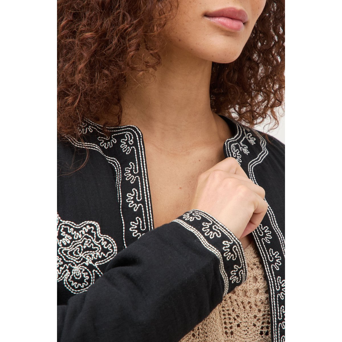 Veste en coton avec broderie noir, BONOBO