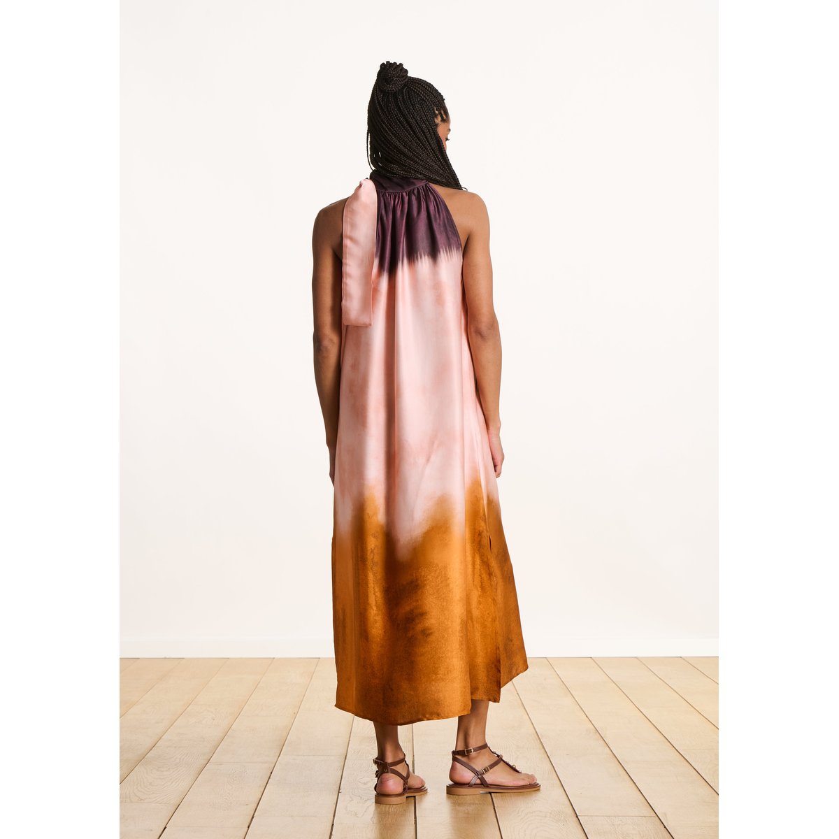 Robe longue fluide en satin à imprimé tie & dye rosewood, LA FEE MARABOUTEE