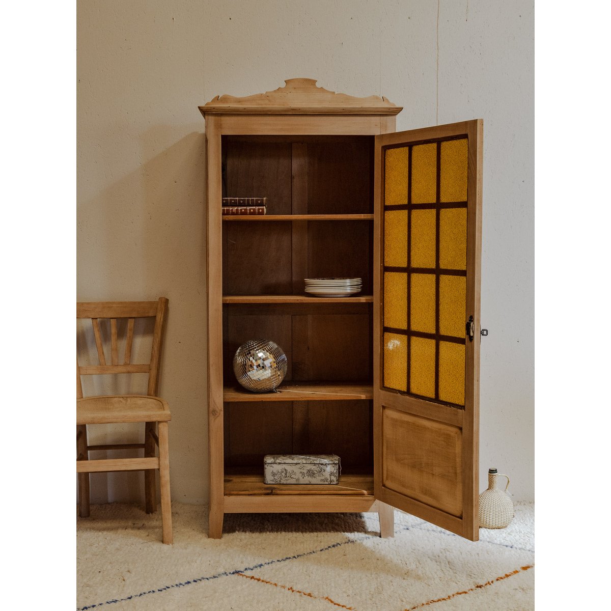 Vitrine en bois Victoria N°219 - Bon état bois clair, DEBONGOUT