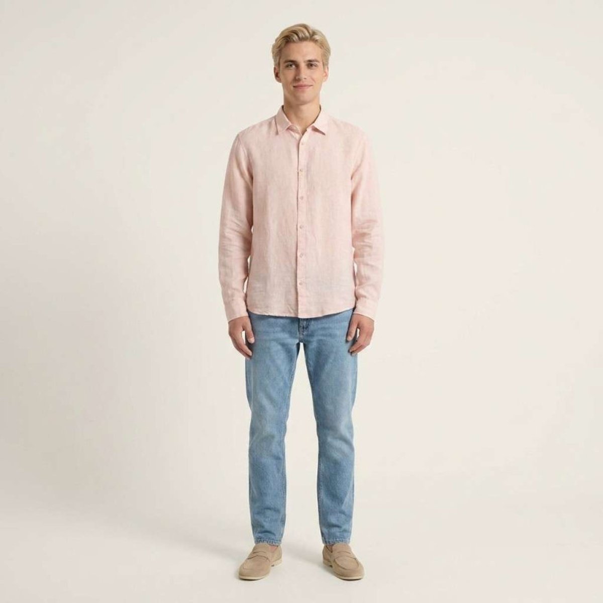 Chemise en lin bleu clair unie avec une coupe droite et un col français rose, TEDDY SMITH